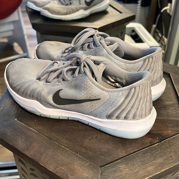 1 hour sale. Nike, sneakers, 6.5 Flywire, flex supreme TR5 - Picture 1 of 11